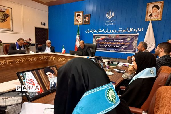 نشست صمیمانه مدیرکل آموزش‌ و پرورش استان مازندران با اعضای تشکل‌های دانش‌آموزی