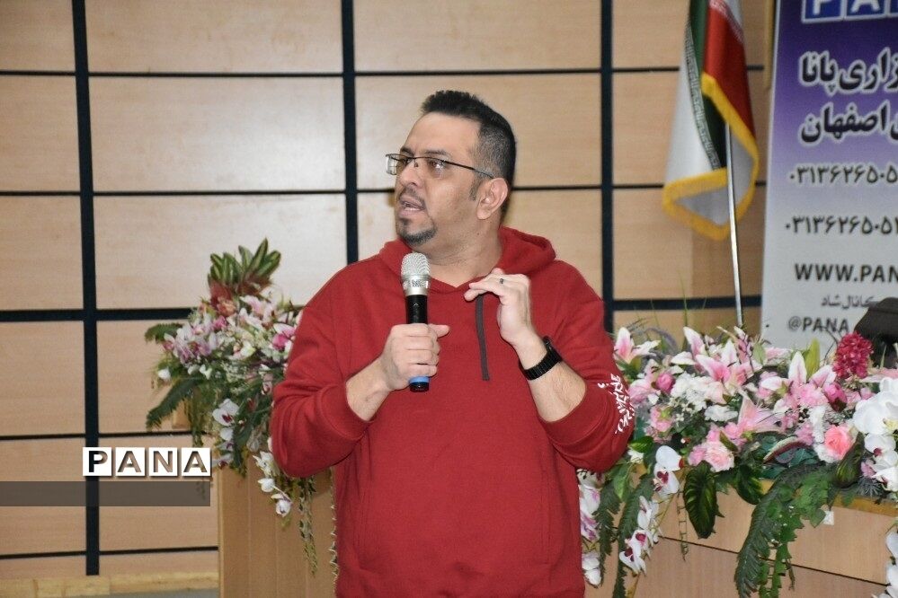 دوره آموزش سواد رسانه و آموزش عکاسی با موبایل در تالار ادب
