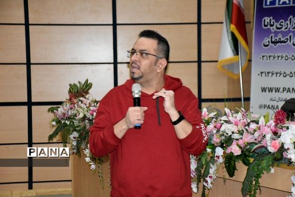 دوره آموزش سواد رسانه و آموزش عکاسی با موبایل در تالار ادب