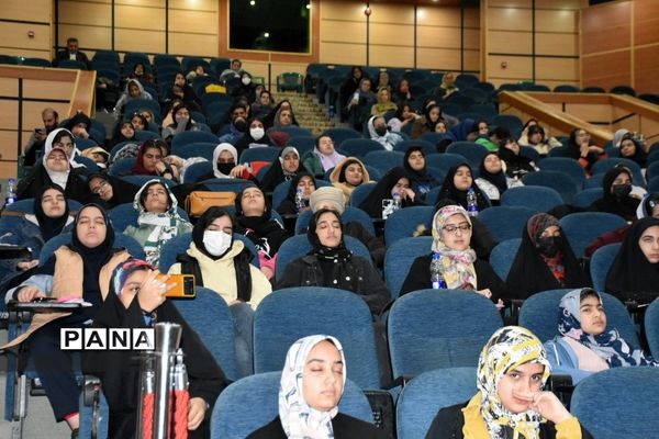 دوره آموزش سواد رسانه و آموزش عکاسی با موبایل در تالار ادب