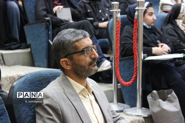 برگزاری آموزش سواد رسانه و آموزش عکاسی با موبایل برای دانش‌آموزان دختر عضو خبرگزاری پانا