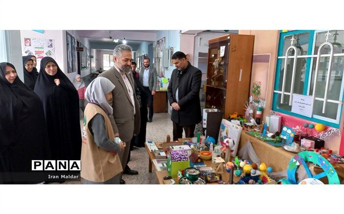نمایشگاه طرح ارتقای شایستگی‌های دانش‌آموزان ناحیه 7 مشهد/ فیلم
