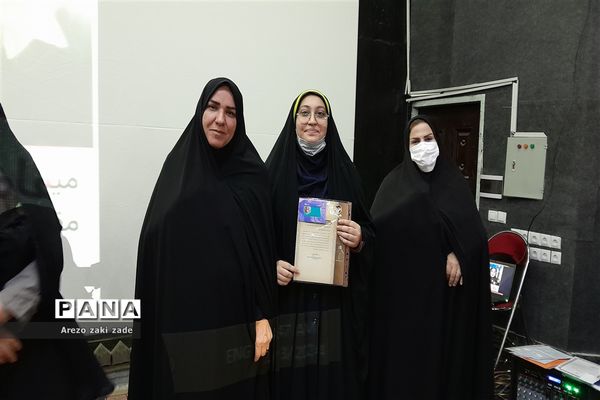 آیین تجلیل از دانش‌آموزان برتر مدرسه شاهد رضوان ناحیه ۱ اهواز