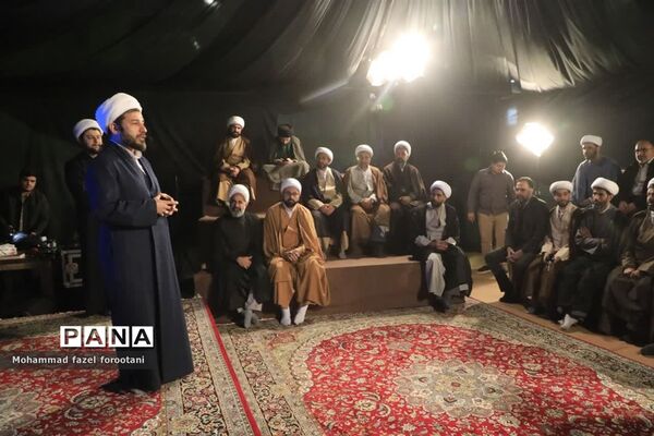 بازدید نماینده ولی فقیه در خراسان جنوبی از نمایشگاه گذری بر تاریخ صد ساله ایران