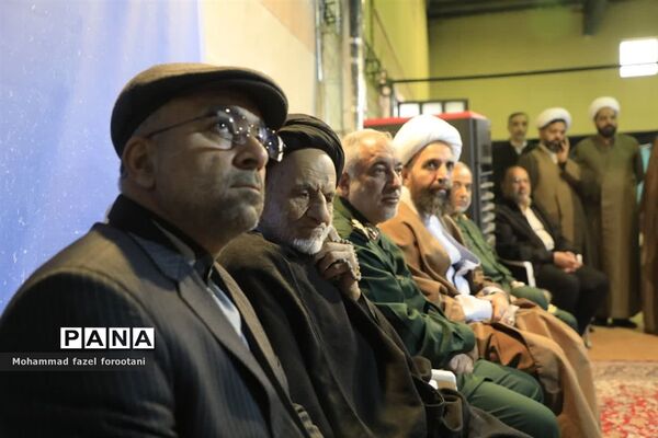 بازدید نماینده ولی فقیه در خراسان جنوبی از نمایشگاه گذری بر تاریخ صد ساله ایران