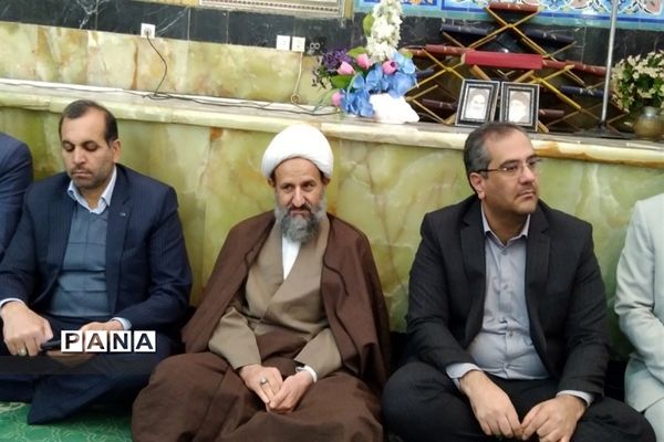 جشن عبادت ۱۰۰۰ نفری دانش‌آموزان دختر شهرستان‌قرچک