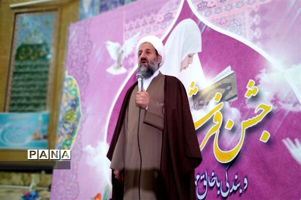 جشن عبادت ۱۰۰۰ نفری دانش‌آموزان دختر شهرستان‌قرچک