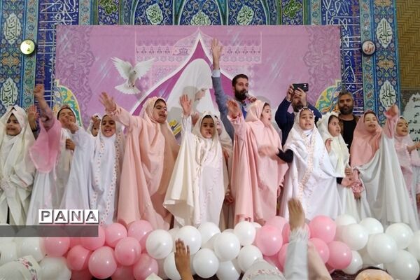 جشن عبادت ۱۰۰۰ نفری دانش‌آموزان دختر شهرستان‌قرچک