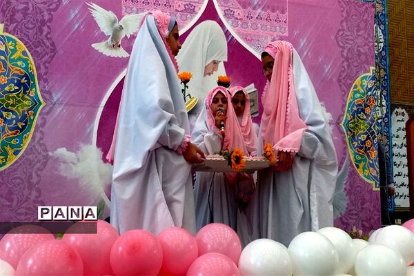 جشن عبادت ۱۰۰۰ نفری دانش‌آموزان دختر شهرستان‌قرچک