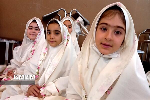 جشن عبادت ۱۰۰۰ نفری دانش‌آموزان دختر شهرستان‌قرچک