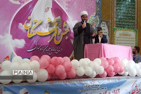 جشن عبادت ۱۰۰۰ نفری دانش‌آموزان دختر شهرستان‌قرچک