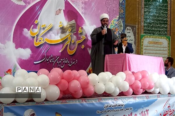 جشن عبادت ۱۰۰۰ نفری دانش‌آموزان دختر شهرستان‌قرچک