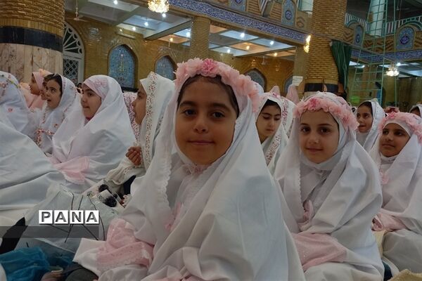 جشن عبادت ۱۰۰۰ نفری دانش‌آموزان دختر شهرستان‌قرچک