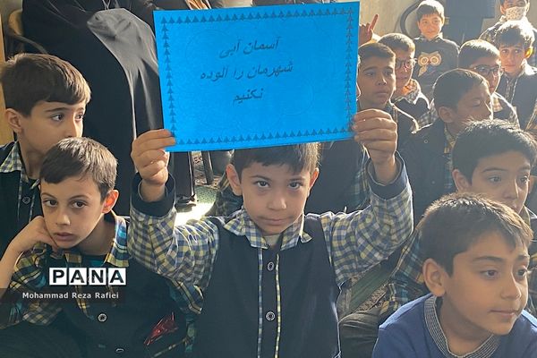 مراسم درختکاری در دبستان امام هادی(ع) ناحیه یک شهرری