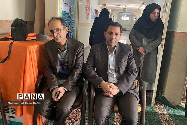 مراسم درختکاری در دبستان امام هادی(ع) ناحیه یک شهرری