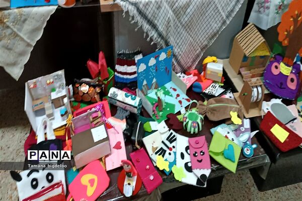جشنواره غذاهای محلی و دست‌سازه‌های دانش‌آموزان در مدرسه توفیق شهرستان رباط کریم