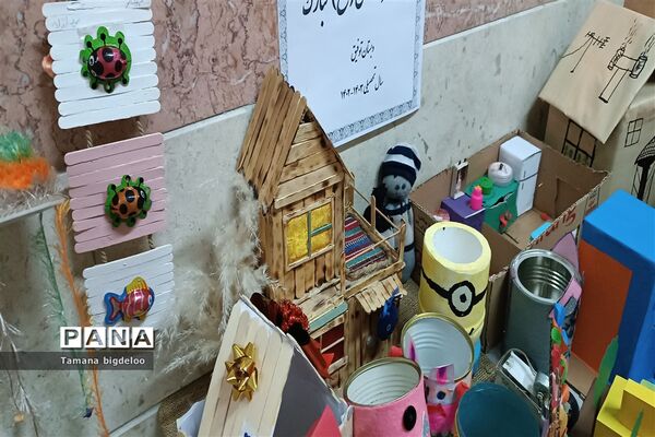 جشنواره غذاهای محلی و دست‌سازه‌های دانش‌آموزان در مدرسه توفیق شهرستان رباط کریم
