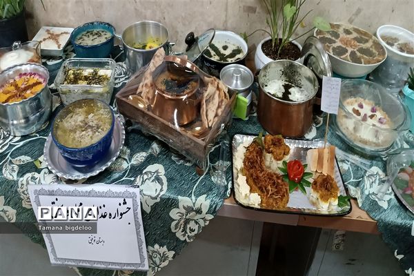 جشنواره غذاهای محلی و دست‌سازه‌های دانش‌آموزان در مدرسه توفیق شهرستان رباط کریم