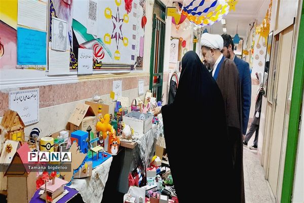 جشنواره غذاهای محلی و دست‌سازه‌های دانش‌آموزان در مدرسه توفیق شهرستان رباط کریم