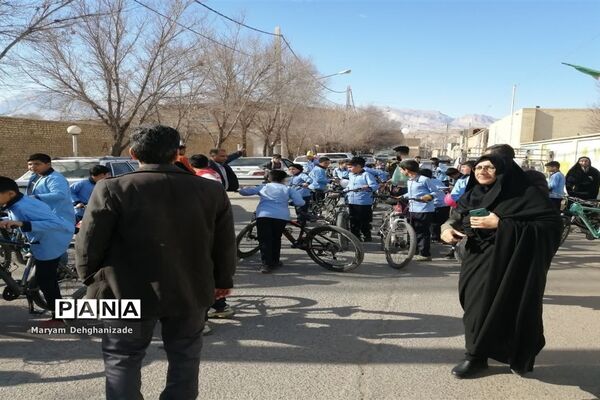 همایش دوچرخه‌سواری به‌مناسبت هفته هوای پاک در مهریز