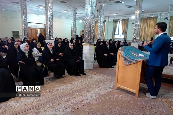 جلسه توجیهی اعتکاف دانش‌آموزی دختران ناحیه شش مشهد مقدس