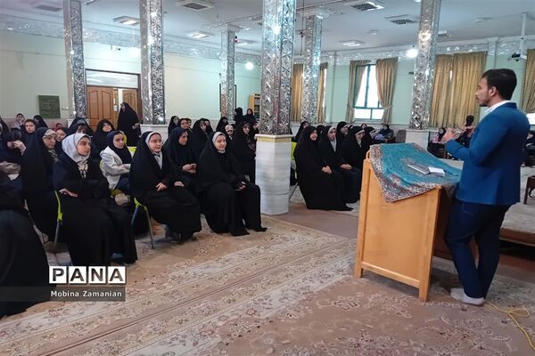جلسه توجیهی اعتکاف دانش‌آموزی دختران ناحیه شش مشهد مقدس