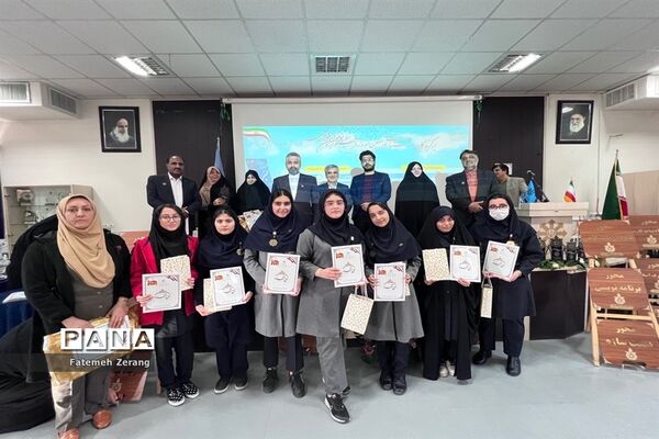 تقدیر از برگزیدگان استانی نهمین دوره جشنواره نوجوان خوارزمی ناحیه 7 مشهد