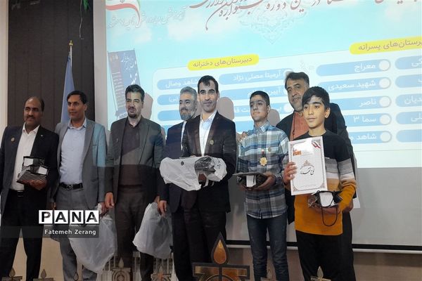تقدیر از برگزیدگان استانی نهمین دوره جشنواره نوجوان خوارزمی ناحیه 7 مشهد