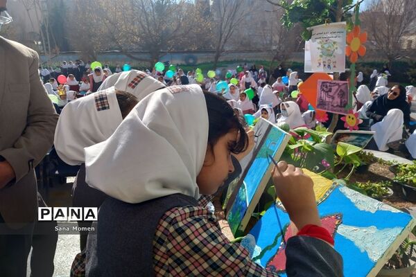 مراسم روز هوای پاک‌ در دبستان موسسی ناحیه ۶ مشهدمقدس