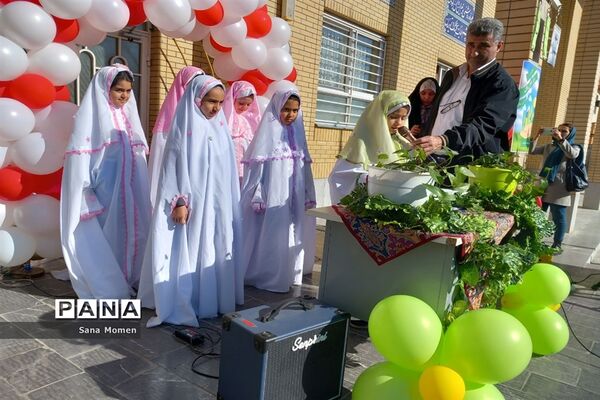 مراسم روز هوای پاک‌ در دبستان موسسی ناحیه ۶ مشهدمقدس
