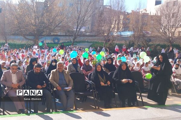 مراسم روز هوای پاک‌ در دبستان موسسی ناحیه ۶ مشهدمقدس
