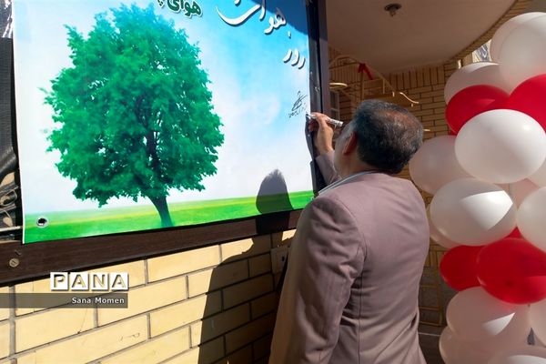 مراسم روز هوای پاک‌ در دبستان موسسی ناحیه ۶ مشهدمقدس