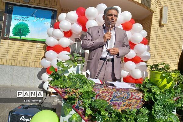 مراسم روز هوای پاک‌ در دبستان موسسی ناحیه ۶ مشهدمقدس