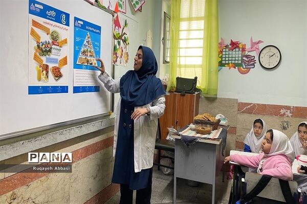 بسیج ملی تغذیه در دبستان زکیه شهرستان ملارد