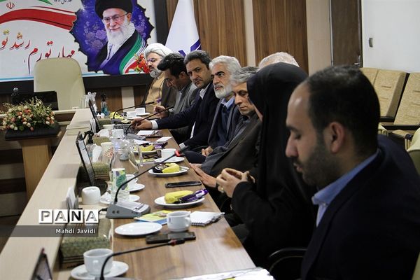 نشست هم اندیشی معاون تربیت‌بدنی و سلامت  با خیرین ورزش و سلامت دانش‌آموزی