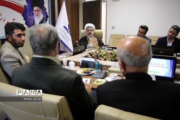 نشست هم اندیشی معاون تربیت‌بدنی و سلامت  با خیرین ورزش و سلامت دانش‌آموزی