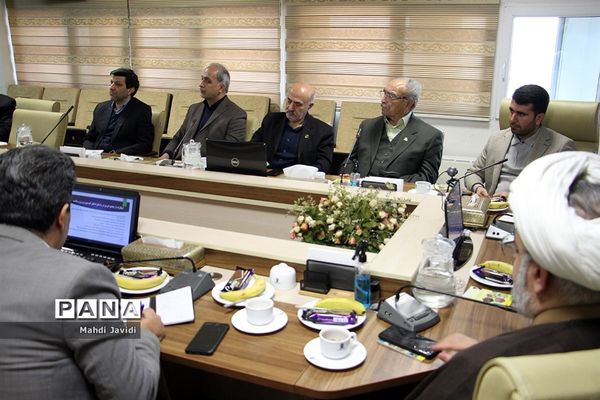 نشست هم اندیشی معاون تربیت‌بدنی و سلامت  با خیرین ورزش و سلامت دانش‌آموزی