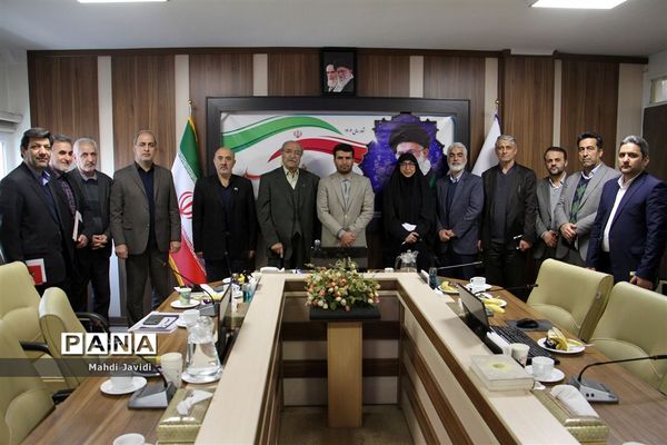 نشست هم اندیشی معاون تربیت‌بدنی و سلامت  با خیرین ورزش و سلامت دانش‌آموزی