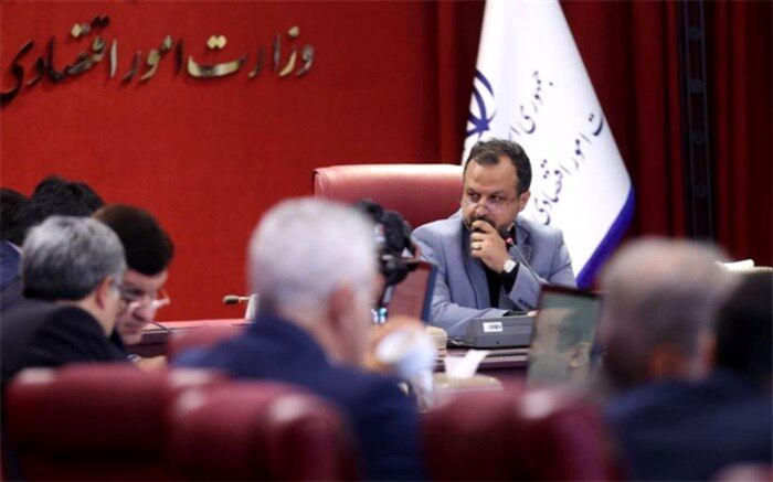 خاندوزی: مجلس به بهبود تراز لایحه بودجه و جلوگیری از کسری و ناترازی کمک کند