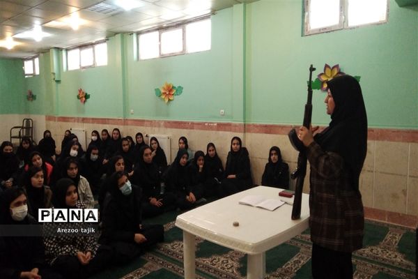 آموزش اسلحه ویژه دانش‌آموزان دهم مدرسه منتصرین شاهد ورامین