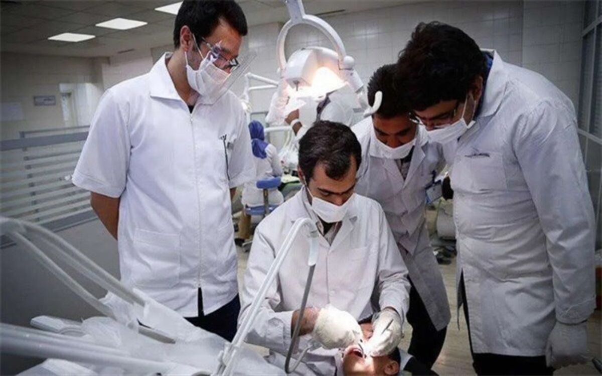 تحول در آموزش پزشکی و بی‌نیازی کشور از پزشکان خارجی دو دستاورد انقلاب