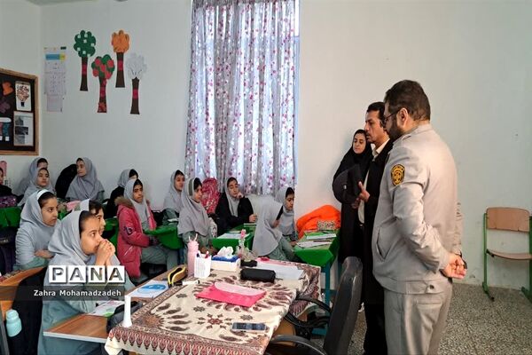 جشنواره نقاشی به مناسبت هفته هوای پاک در دبستان شاهد محمود‌آباد