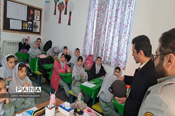 جشنواره نقاشی به مناسبت هفته هوای پاک در دبستان شاهد محمود‌آباد