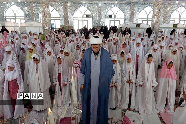 جشن تکلیف ۳۵۰ دانش‌آموز دختر شهرستان نایین