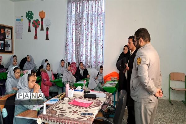 جشنواره نقاشی به‌مناسبت هفته هوای پاک در دبستان شاهد محمود‌آباد