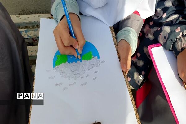 جشنواره نقاشی به‌مناسبت هفته هوای پاک در دبستان شاهد محمود‌آباد