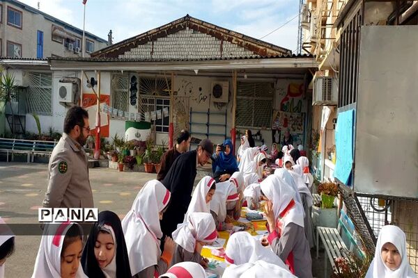 جشنواره نقاشی به‌مناسبت هفته هوای پاک در دبستان شاهد محمود‌آباد