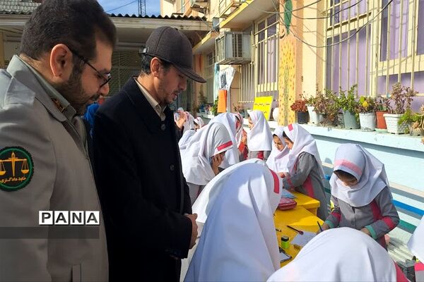 جشنواره نقاشی به‌مناسبت هفته هوای پاک در دبستان شاهد محمود‌آباد
