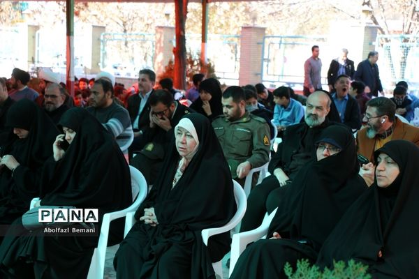 مراسم بزرگداشت شهدای گروه سرود دانش‌آموزی در قم