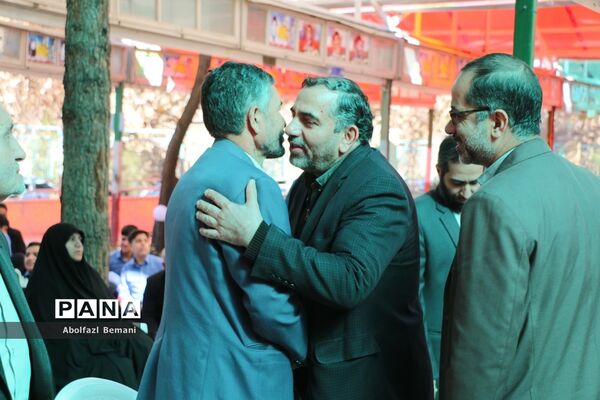 مراسم بزرگداشت شهدای گروه سرود دانش‌آموزی در قم